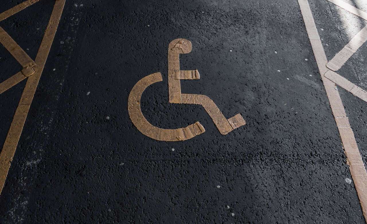 miejsce parkingowe dla osób niepełnosprawnych na terenie wspólnoty mieszkaniowej