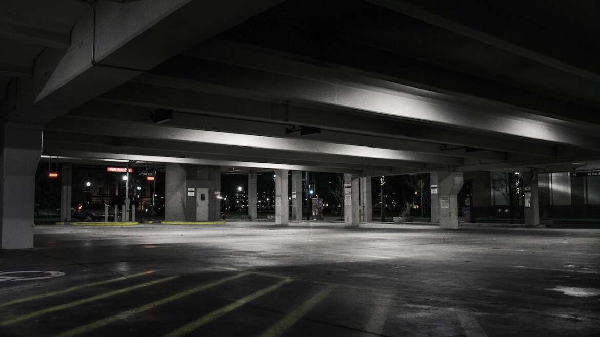zajęcie cudzego miejsca parkingowego w garażu podziemnym