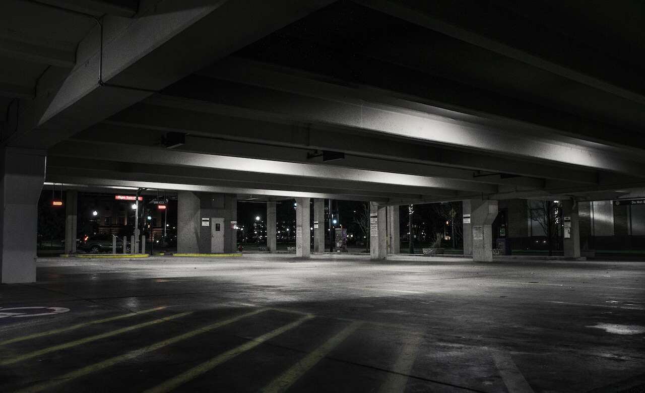 zajęcie cudzego miejsca parkingowego w garażu podziemnym